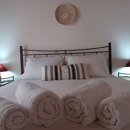 Nerissa Bungalow 2, Two Bedroom House With Sea View Спартия Екстериор снимка