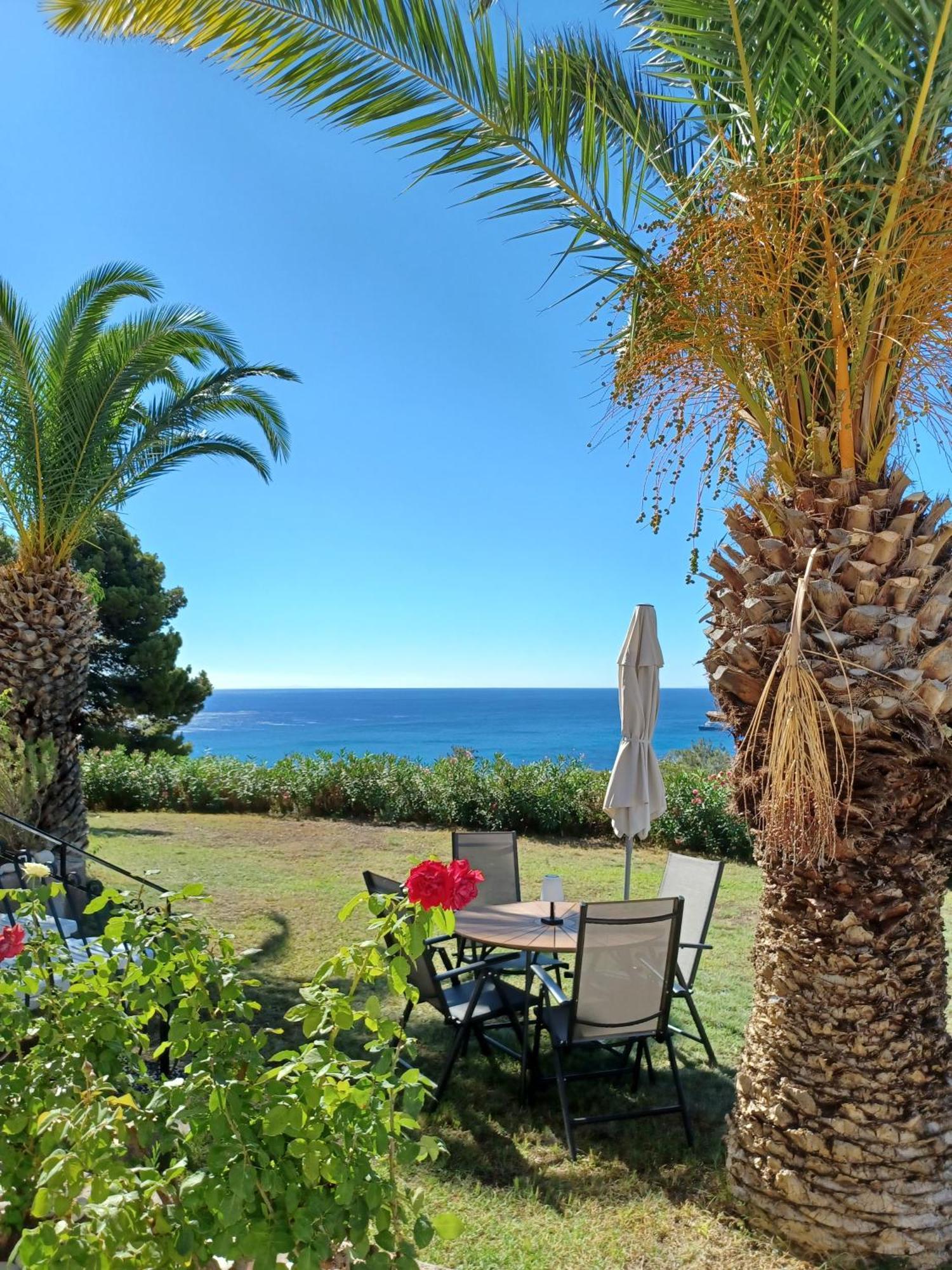 Nerissa Bungalow 2, Two Bedroom House With Sea View Спартия Екстериор снимка